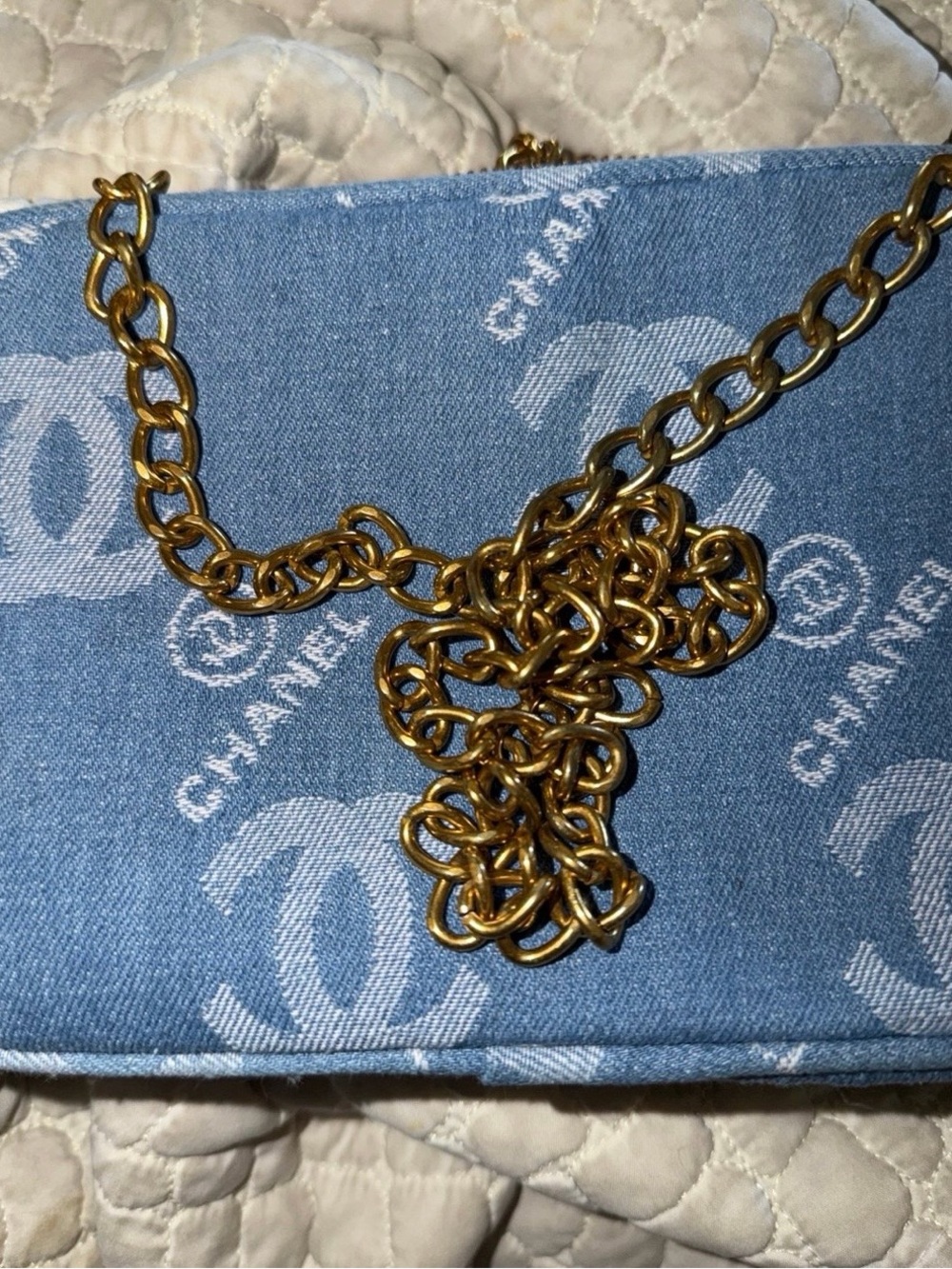 CHANEL Blue Denim CC Logo Crossbody Bag with Gold Chain - Picture 3 of 6